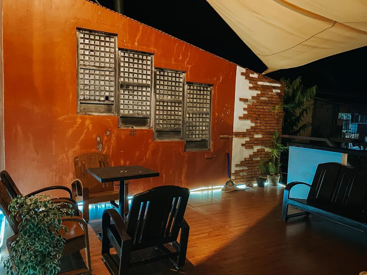 The Bistro House - Loft Unit - Vigan Apartment Bagian luar foto